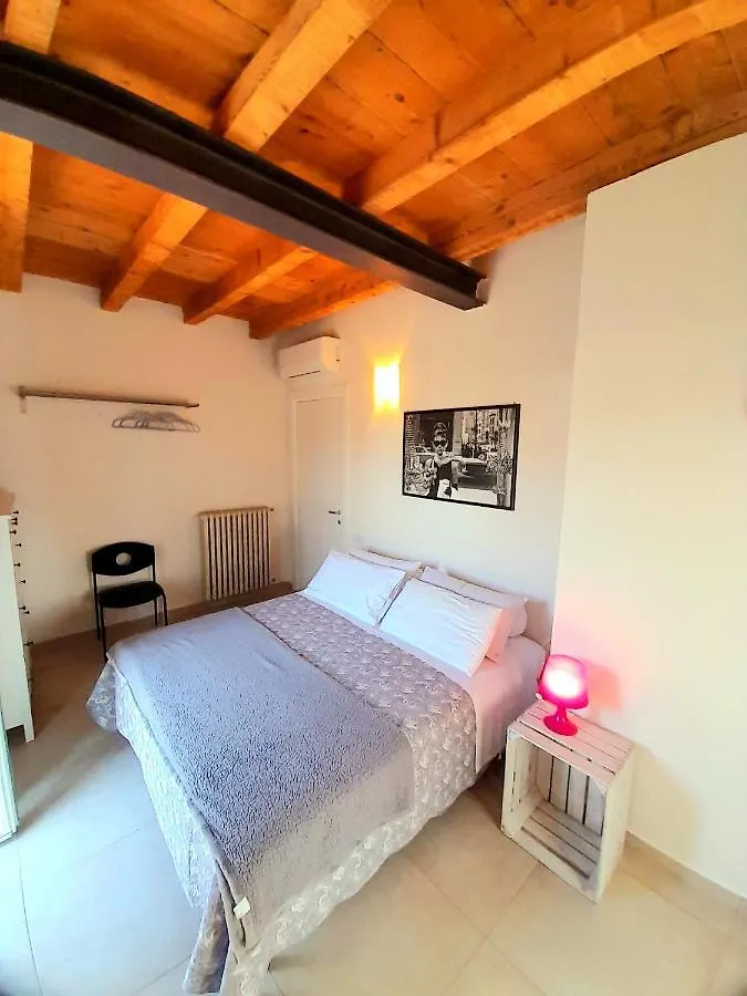 Les Amis Apartment Peschiera del Garda Italy